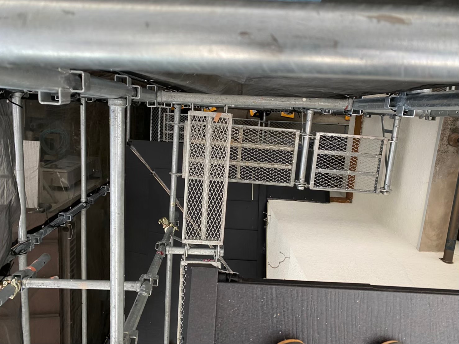 下屋根にガルテクト使用